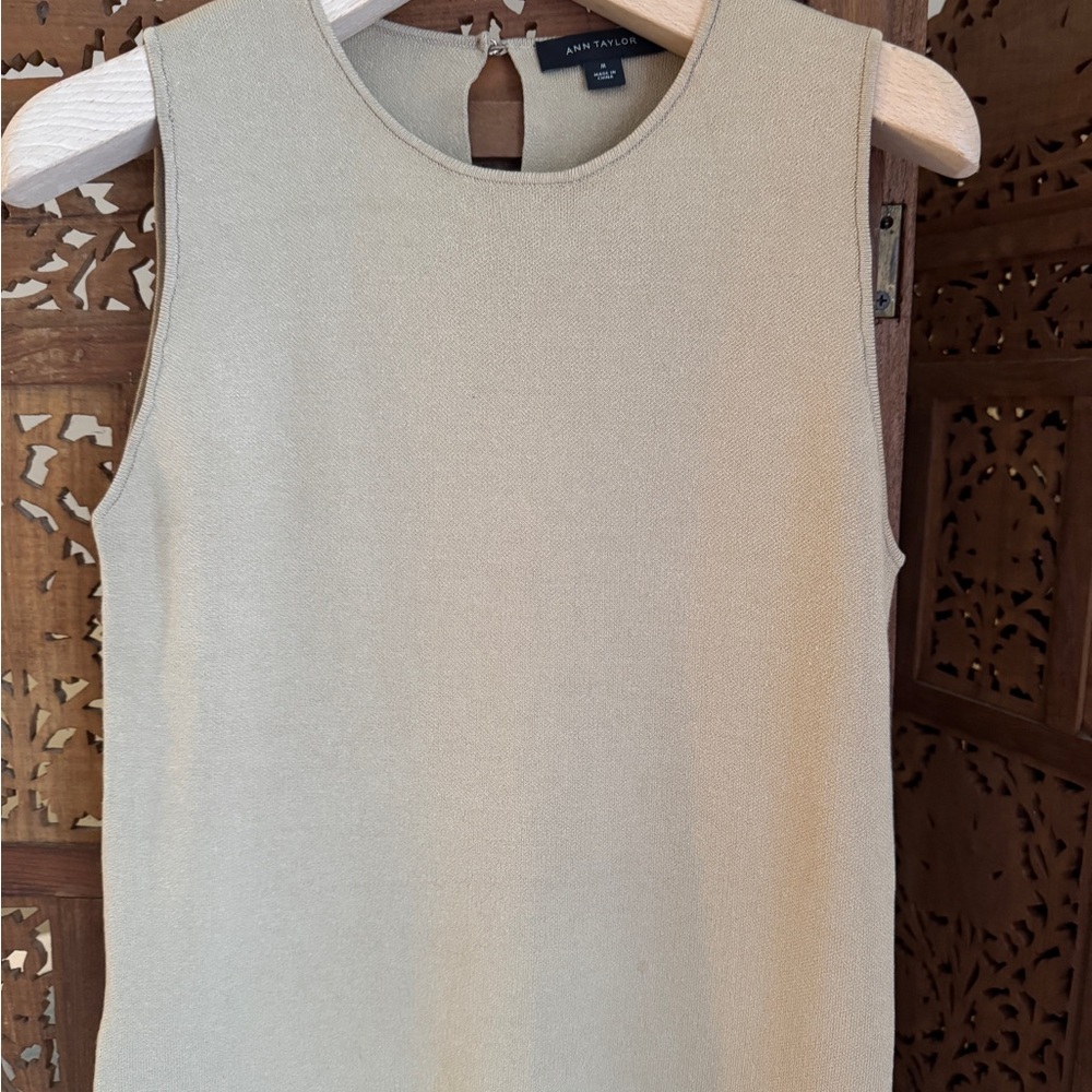 Ann Taylor | Neutral Tan Knit Shell Top - Sleeveless Keyhole Back | Women | SZ M